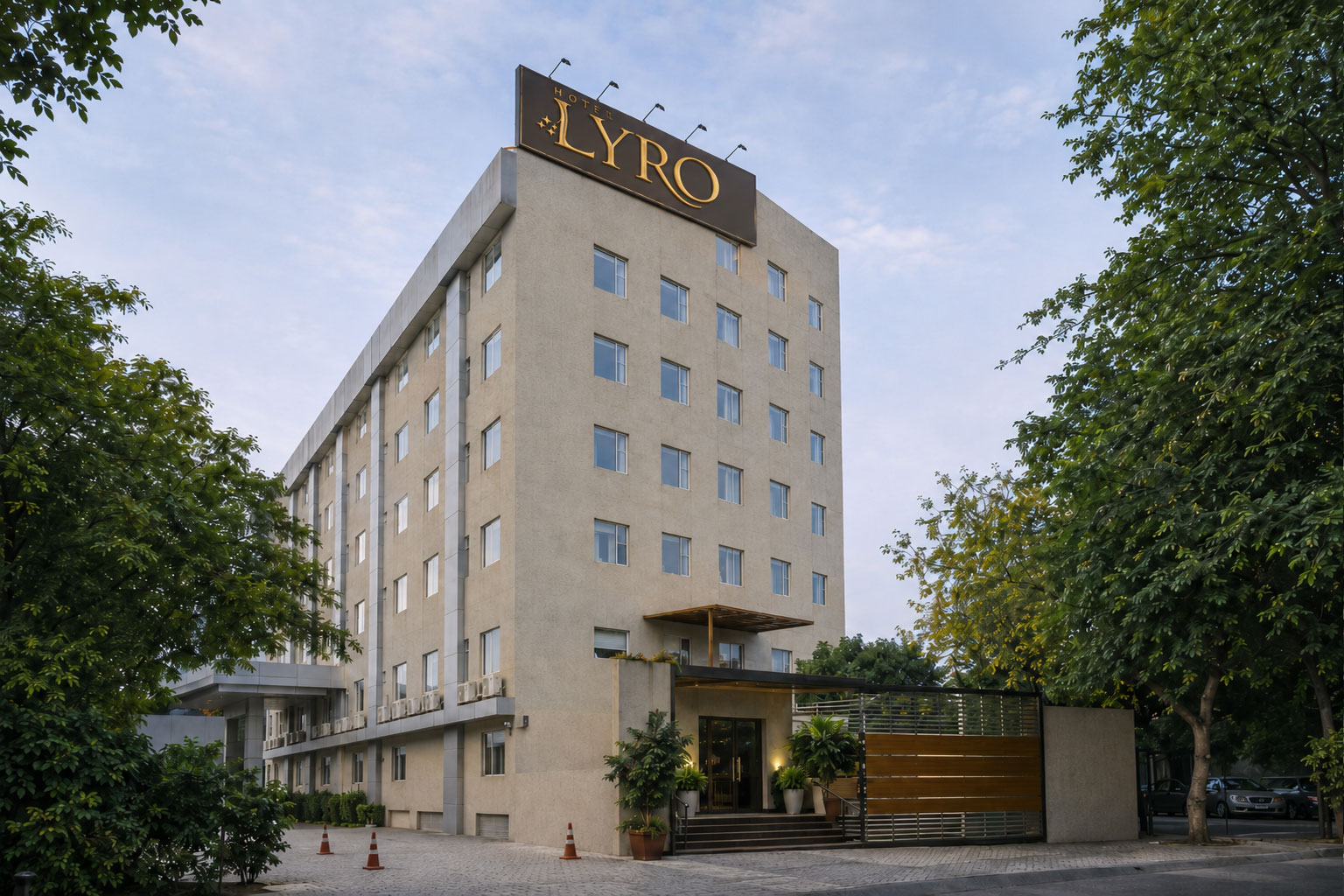 Hotel LYRO exterior