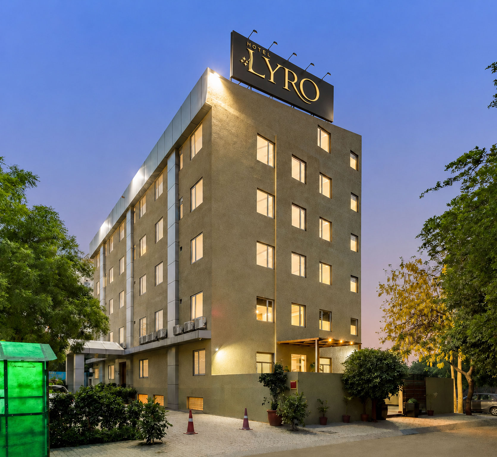 Hotel LYRO exterior
